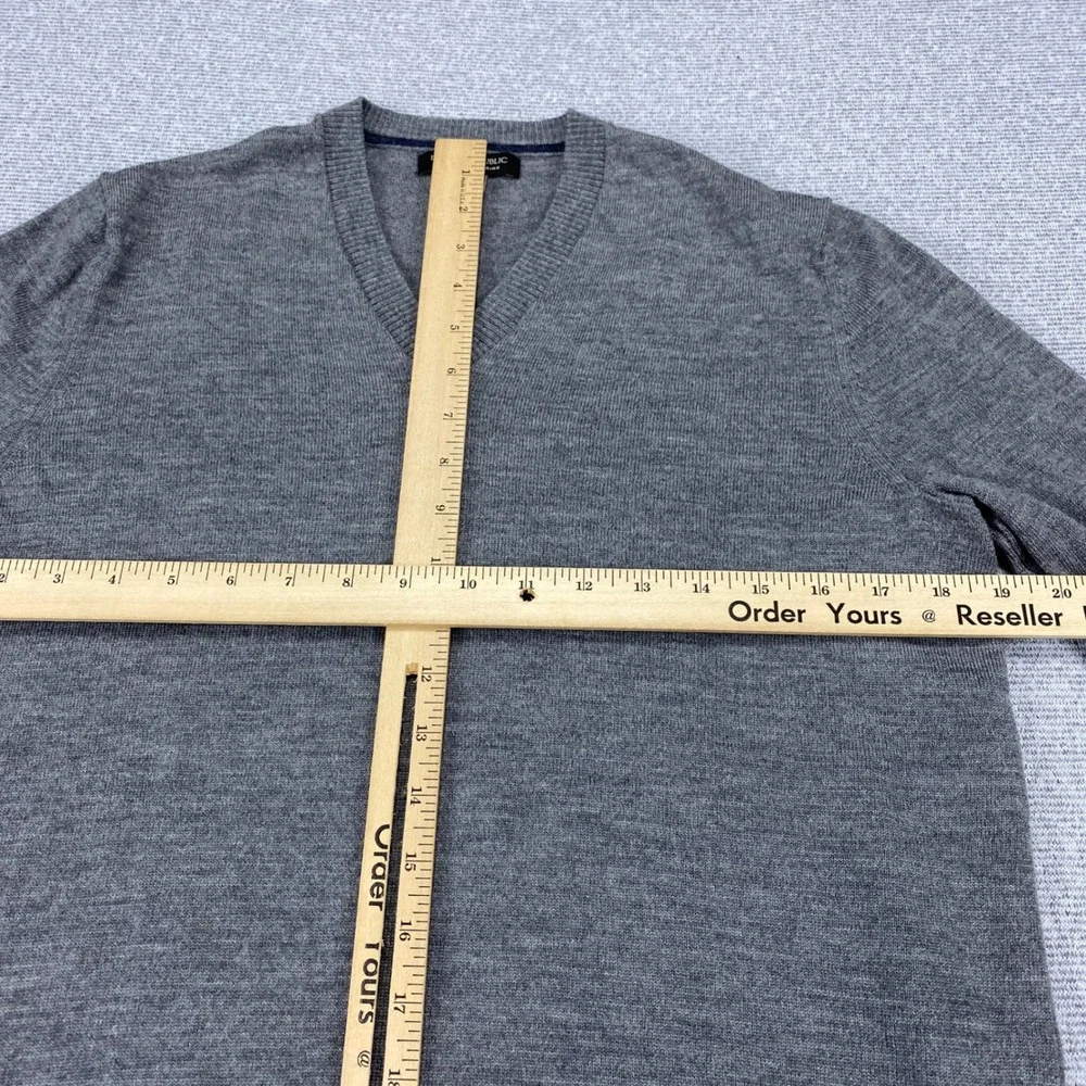 Banana Republic‎ Mens Extra Fine Merino Wool V-Neck Sweater Gray Medium